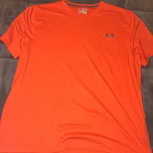 UNDER ARMOUR ATHLETIC TEE SHIRT